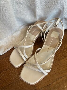 Dolce Vita Neutral Cream Strappy Square-Toe Sandals